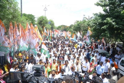 Congress stages massive protest in Hyderabad | Congress stages massive protest in Hyderabad