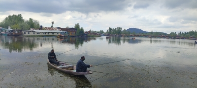 Partly cloudy sky, light rain likely in J&K, Ladakh | Partly cloudy sky, light rain likely in J&K, Ladakh