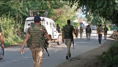 Cop escapes militant attack in Srinagar | Cop escapes militant attack in Srinagar