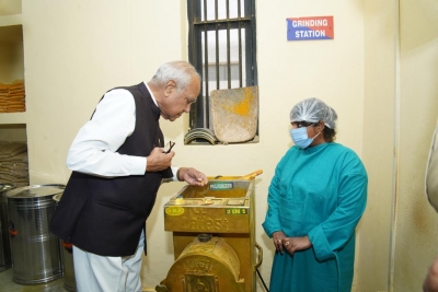 Punjab Governor does yoga in Chandigarh jail | Punjab Governor does yoga in Chandigarh jail