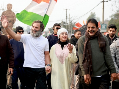 Urmila Matondkar welcomes Rahul Gandhi's BJY on the way to her 'sasural' | Urmila Matondkar welcomes Rahul Gandhi's BJY on the way to her 'sasural'