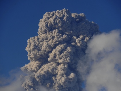 Indonesia's Anak Krakatau volcano erupts | Indonesia's Anak Krakatau volcano erupts