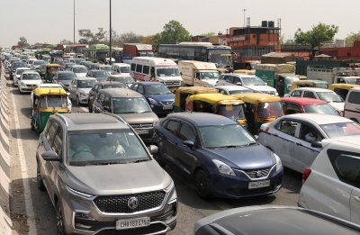 BS-3 petrol, BS-4 diesel vehicles to run in Delhi from today as curbs end | BS-3 petrol, BS-4 diesel vehicles to run in Delhi from today as curbs end BS-3 petrol, BS-4 diesel vehicles to run in Delhi from today as curbs end | BS-3 petrol, BS-4 diesel vehicles to run in Delhi from today as curbs end