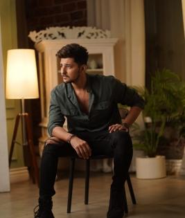 Darshan Raval releases reprise version of 'Ek tarfa' | Darshan Raval releases reprise version of 'Ek tarfa' Darshan Raval releases reprise version of 'Ek tarfa' | Darshan Raval releases reprise version of 'Ek tarfa'