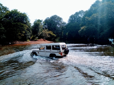 Jeep journey to Dudhsagar waterfall in Goa stopped | Jeep journey to Dudhsagar waterfall in Goa stopped
