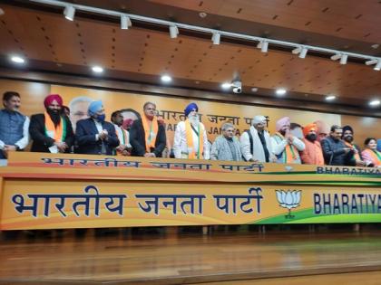 Ex-cricketer Dinesh Mongia, Congress, Shiromani Akali Dal leaders join BJP | Ex-cricketer Dinesh Mongia, Congress, Shiromani Akali Dal leaders join BJP