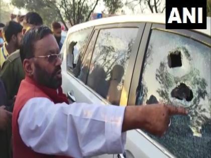 Swami Prasad Maurya says his convoy 'attacked' by BJP workers, Akhilesh Yadav condemns incident | Swami Prasad Maurya says his convoy 'attacked' by BJP workers, Akhilesh Yadav condemns incident