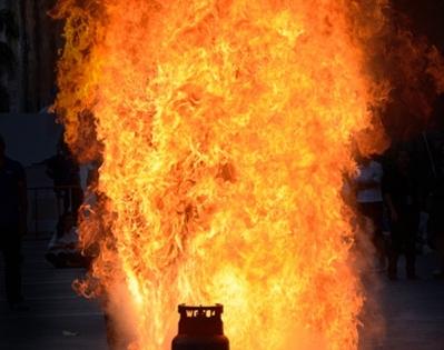 Four die as LPG cylinder explodes on a boat in Ganga river in Patna | Four die as LPG cylinder explodes on a boat in Ganga river in Patna