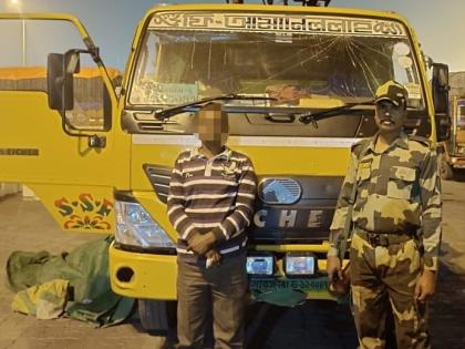 BSF seizes smuggled gold worth Rs 4 cr at Indo- Bangladesh border in Bengal | BSF seizes smuggled gold worth Rs 4 cr at Indo- Bangladesh border in Bengal BSF seizes smuggled gold worth Rs 4 cr at Indo- Bangladesh border in Bengal | BSF seizes smuggled gold worth Rs 4 cr at Indo- Bangladesh border in Bengal