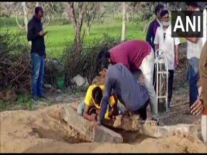 Rajasthan: 4-year-old boy falls in borewell in Sikar | Rajasthan: 4-year-old boy falls in borewell in Sikar