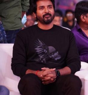 Sivakarthikeyan's silent gesture to anchor at film event wins hearts | Sivakarthikeyan's silent gesture to anchor at film event wins hearts