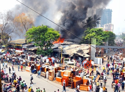 One killed, thousands homeless as major fire guts Mumbai's Malad slum | One killed, thousands homeless as major fire guts Mumbai's Malad slum