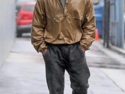 Kanye West flashes onlookers during Venice boat ride | Kanye West flashes onlookers during Venice boat ride Kanye West flashes onlookers during Venice boat ride | Kanye West flashes onlookers during Venice boat ride