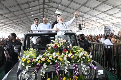 PM inaugurates projects worth Rs 21K cr, says Vadodara nurtured him like a mother | PM inaugurates projects worth Rs 21K cr, says Vadodara nurtured him like a mother