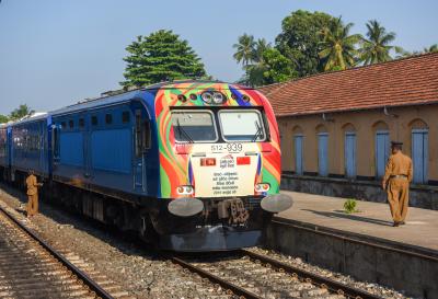 Sri Lanka to get 1st electric rail track | Sri Lanka to get 1st electric rail track Sri Lanka to get 1st electric rail track | Sri Lanka to get 1st electric rail track