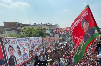 SP MLA charge sheeted for assaulting UP govt employee | SP MLA charge sheeted for assaulting UP govt employee SP MLA charge sheeted for assaulting UP govt employee | SP MLA charge sheeted for assaulting UP govt employee