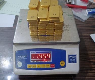 Imphal Customs seize gold biscuits hidden in van engine | Imphal Customs seize gold biscuits hidden in van engine