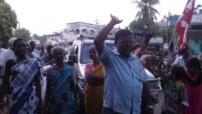 Andhra detains employees' leaders ahead of 'Chalo Vijayawada' protest | Andhra detains employees' leaders ahead of 'Chalo Vijayawada' protest