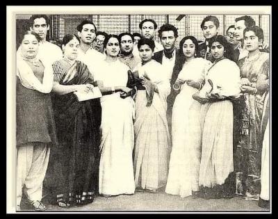 Lata Mangeskar's association with Bengali music industry | Lata Mangeskar's association with Bengali music industry Lata Mangeskar's association with Bengali music industry | Lata Mangeskar's association with Bengali music industry