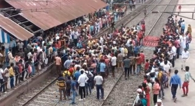 Several trains cancelled, diverted on Patna-Kolkata route after protests on tracks in Bihar | Several trains cancelled, diverted on Patna-Kolkata route after protests on tracks in Bihar