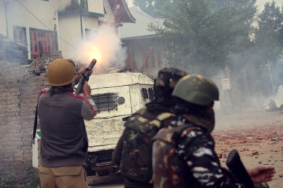 Encounter underway at Sharahali Khrew area in Awantipora | Encounter underway at Sharahali Khrew area in Awantipora