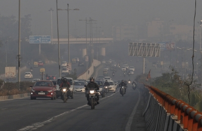 Delhi's air quality to turn 'very poor' ahead of Diwali, curbs imposed | Delhi's air quality to turn 'very poor' ahead of Diwali, curbs imposed