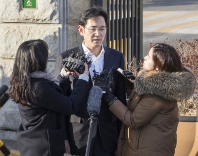 Samsung heir attends arrest warrant hearing | Samsung heir attends arrest warrant hearing
