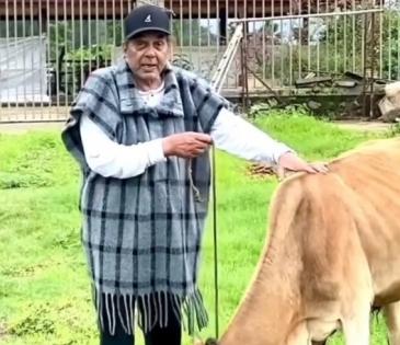 Dharmendra spends time at his Lonavala farmhouse | Dharmendra spends time at his Lonavala farmhouse Dharmendra spends time at his Lonavala farmhouse | Dharmendra spends time at his Lonavala farmhouse