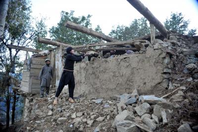 Five dead in Afghanistan, Pakistan after powerful quake | Five dead in Afghanistan, Pakistan after powerful quake