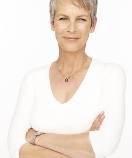 Jamie Lee Curtis refused to suck in her stomach in 'Everything Everywhere All At Once' | Jamie Lee Curtis refused to suck in her stomach in 'Everything Everywhere All At Once'
