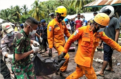 Landslides kill 5 in Indonesia | Landslides kill 5 in Indonesia