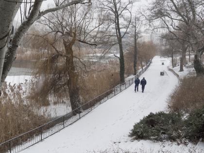 Heavy snowfall in Germany causes massive traffic disruption, kills two | Heavy snowfall in Germany causes massive traffic disruption, kills two Heavy snowfall in Germany causes massive traffic disruption, kills two | Heavy snowfall in Germany causes massive traffic disruption, kills two