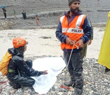 Cloudburst near Amarnath shrine, two dead | Cloudburst near Amarnath shrine, two dead