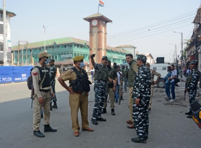 For many in J&K armed security guards are 'status mascots' | For many in J&K armed security guards are 'status mascots'