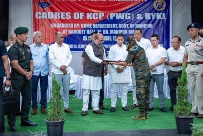 13 militants surrender to Manipur CM, deposit arms | 13 militants surrender to Manipur CM, deposit arms 13 militants surrender to Manipur CM, deposit arms | 13 militants surrender to Manipur CM, deposit arms