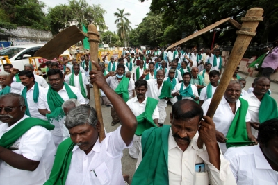 TN farmer assaulted by cop dies, family demands action | TN farmer assaulted by cop dies, family demands action