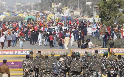 Security beefed up at Delhi-Gurugram border amid farmers' stir | Security beefed up at Delhi-Gurugram border amid farmers' stir