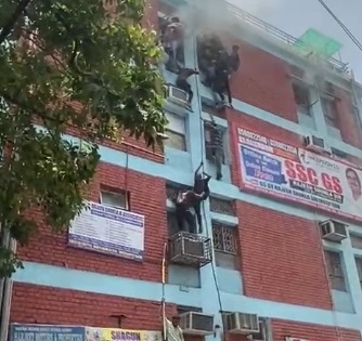 Fire breaks out in Delhi coaching centre | Fire breaks out in Delhi coaching centre