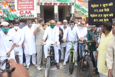 Congress holds cycle rallies in MP against fuel prices' hikes | Congress holds cycle rallies in MP against fuel prices' hikes