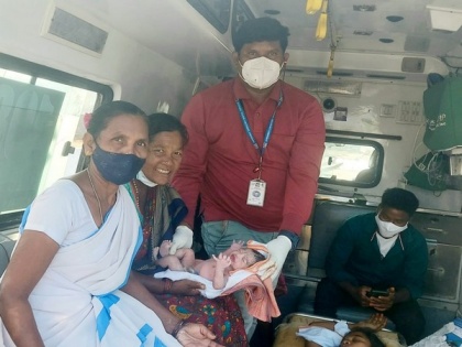 Andhra Pradesh: Woman gives birth to baby in 108 ambulance | Andhra Pradesh: Woman gives birth to baby in 108 ambulance