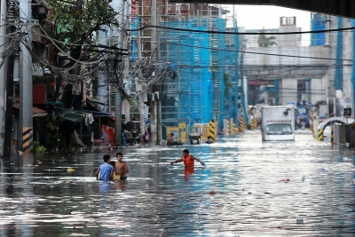 8 dead, 1 injured after flood sweeps passenger car away in Philippines | 8 dead, 1 injured after flood sweeps passenger car away in Philippines