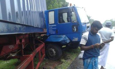 Bus collision in Sri Lanka injures 21 people | Bus collision in Sri Lanka injures 21 people