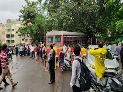 Mumbai: 5 injured as state bus crashes after brake failure | Mumbai: 5 injured as state bus crashes after brake failure Mumbai: 5 injured as state bus crashes after brake failure | Mumbai: 5 injured as state bus crashes after brake failure