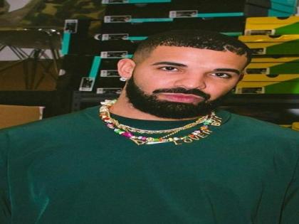 ​​Now Drake gets an object hurled at him during concert | ​​Now Drake gets an object hurled at him during concert