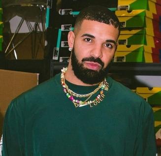 Drake offers to pay for female fan's divorce proceedings at concert | Drake offers to pay for female fan's divorce proceedings at concert