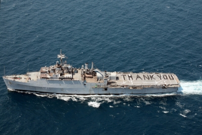 Indian Navy salutes corona warriors in Vizag | Indian Navy salutes corona warriors in Vizag