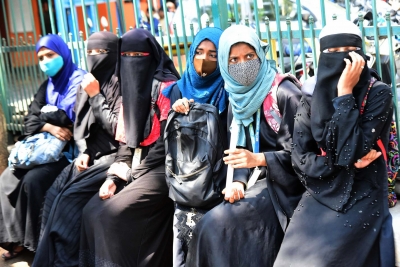 Hijab row: 6 suspended, 12 sent back for wearing hijab in K'taka dist | Hijab row: 6 suspended, 12 sent back for wearing hijab in K'taka dist