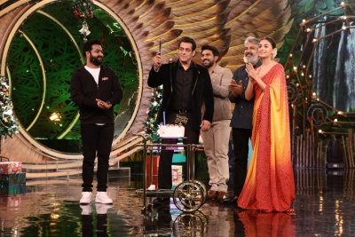 'Bigg Boss 15': Salman Khan celebrates pre-birthday bash with 'RRR' team | 'Bigg Boss 15': Salman Khan celebrates pre-birthday bash with 'RRR' team
