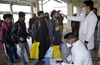 J&K clinics told to report positive, suspected Covid cases | J&K clinics told to report positive, suspected Covid cases