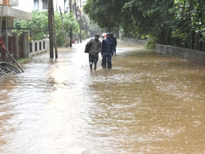 Heavy rain paralyse normal life in K'taka | Heavy rain paralyse normal life in K'taka